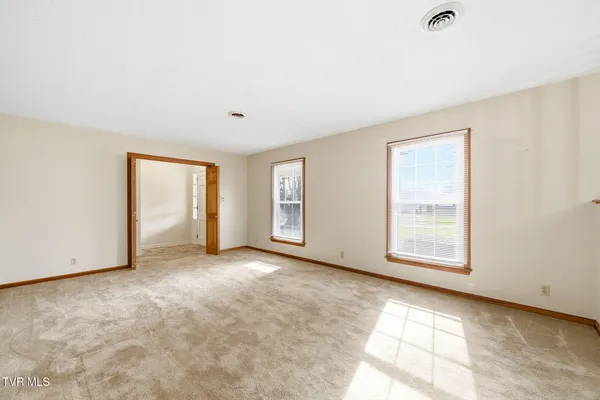 $425,000 | 806 Hiwassee Heights Drive, Johnson City, TN 37601