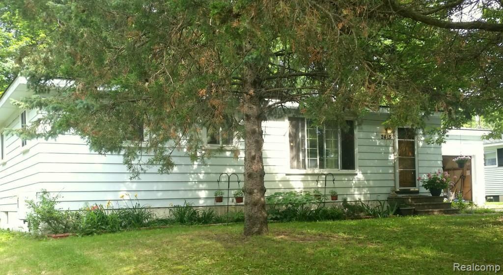 2415 Keith Road West Bloomfield, MI 48324 - Photo 3 of 32