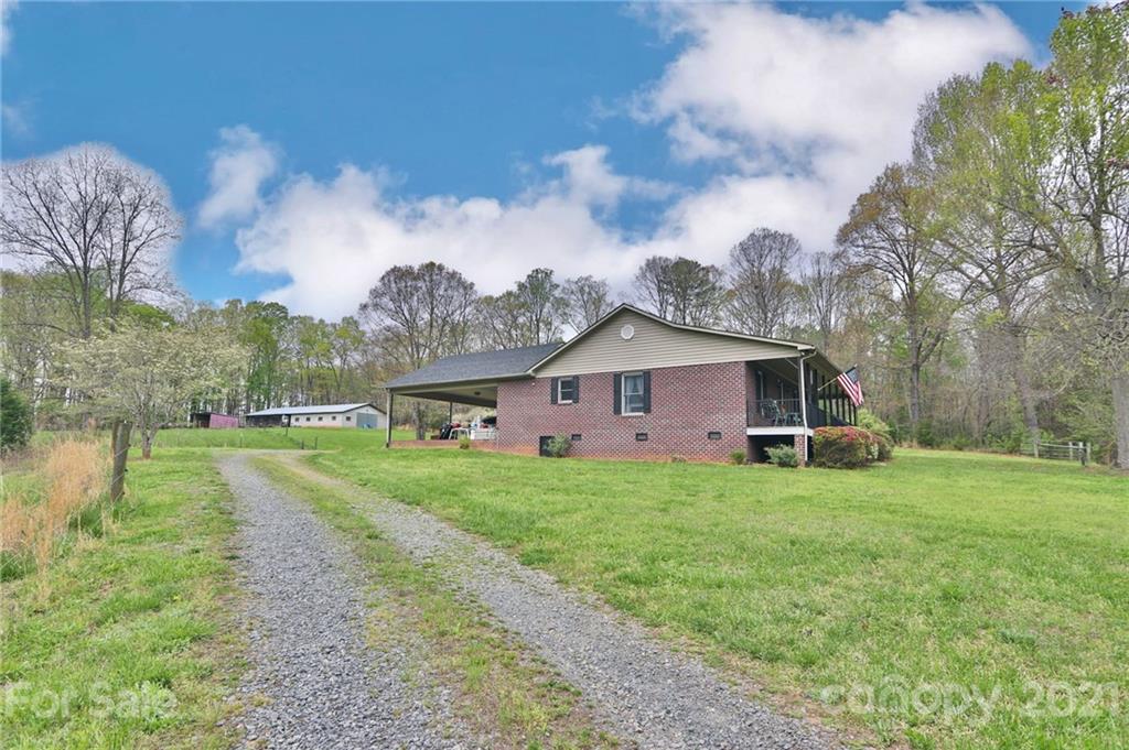 1723 Austin Little Mountain Road Ronda, NC 28670 - Photo 3 of 38 Gallery Image 3