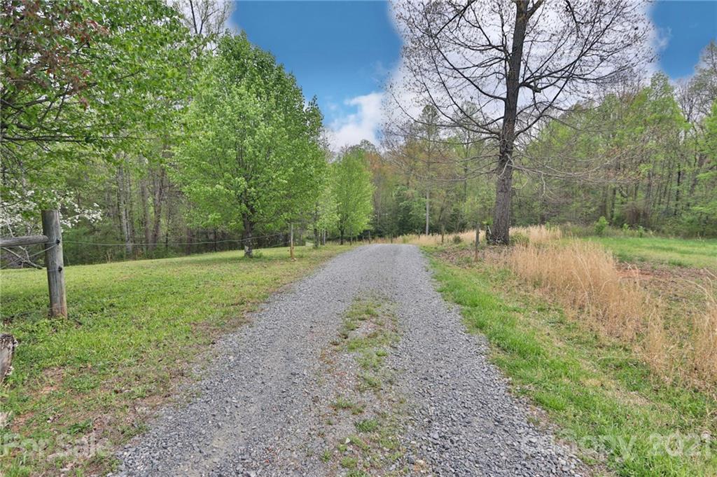 1723 Austin Little Mountain Road Ronda, NC 28670 - Photo 10 of 38 Gallery Image 10