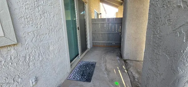 a view of backyard of the house