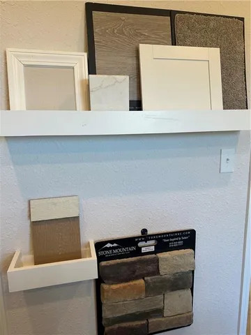 $302,460 | 2628 Woodfield Drive, Tonganoxie, KS 66086