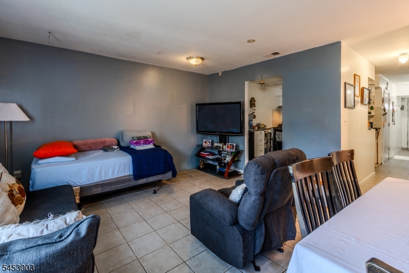 263 Ripley Place Elizabeth Port, NJ 07206 - Photo 9 of 21 Gallery Image 9
