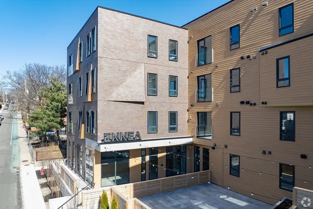 $4,150 | 9 Central Street, Unit 206, Somerville, MA 02143