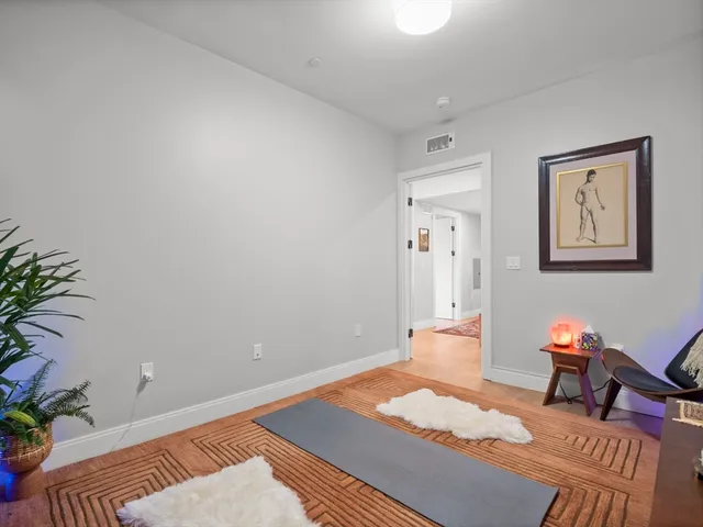 $4,150 | 9 Central Street, Unit 206, Somerville, MA 02143