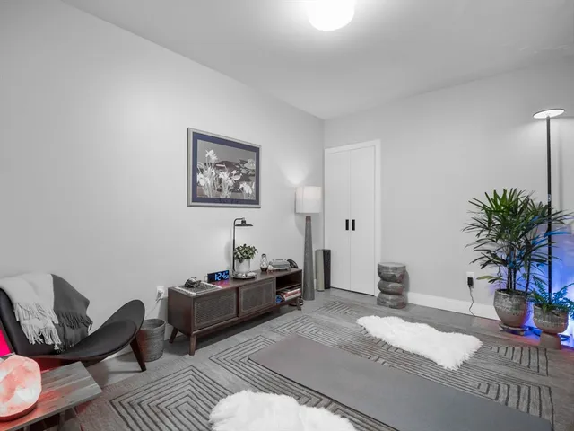 $4,150 | 9 Central Street, Unit 206, Somerville, MA 02143