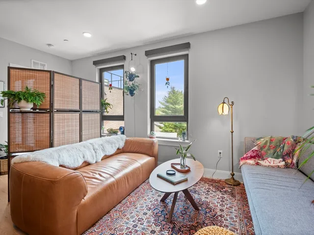 $4,150 | 9 Central Street, Unit 206, Somerville, MA 02143