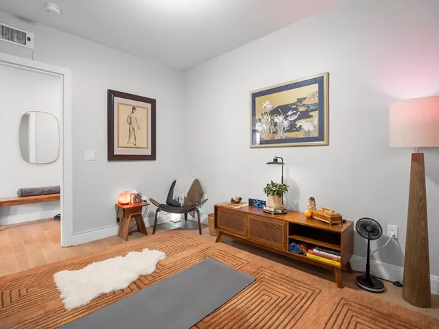 $4,150 | 9 Central Street, Unit 206, Somerville, MA 02143