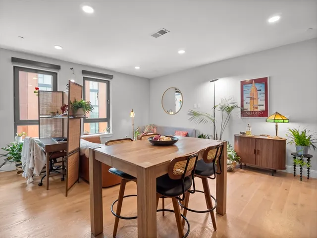 $4,150 | 9 Central Street, Unit 206, Somerville, MA 02143