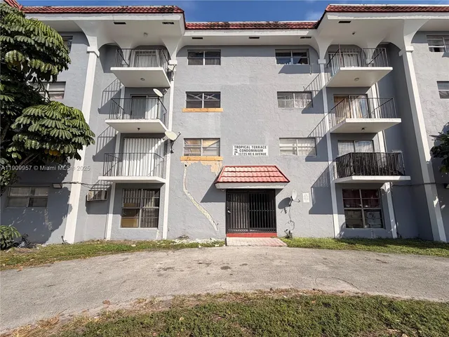 $1,400 | 13725 Northeast 6th Avenue, Unit 302, North Miami, FL 33161