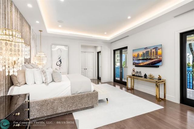 a view of a house with entertaining space