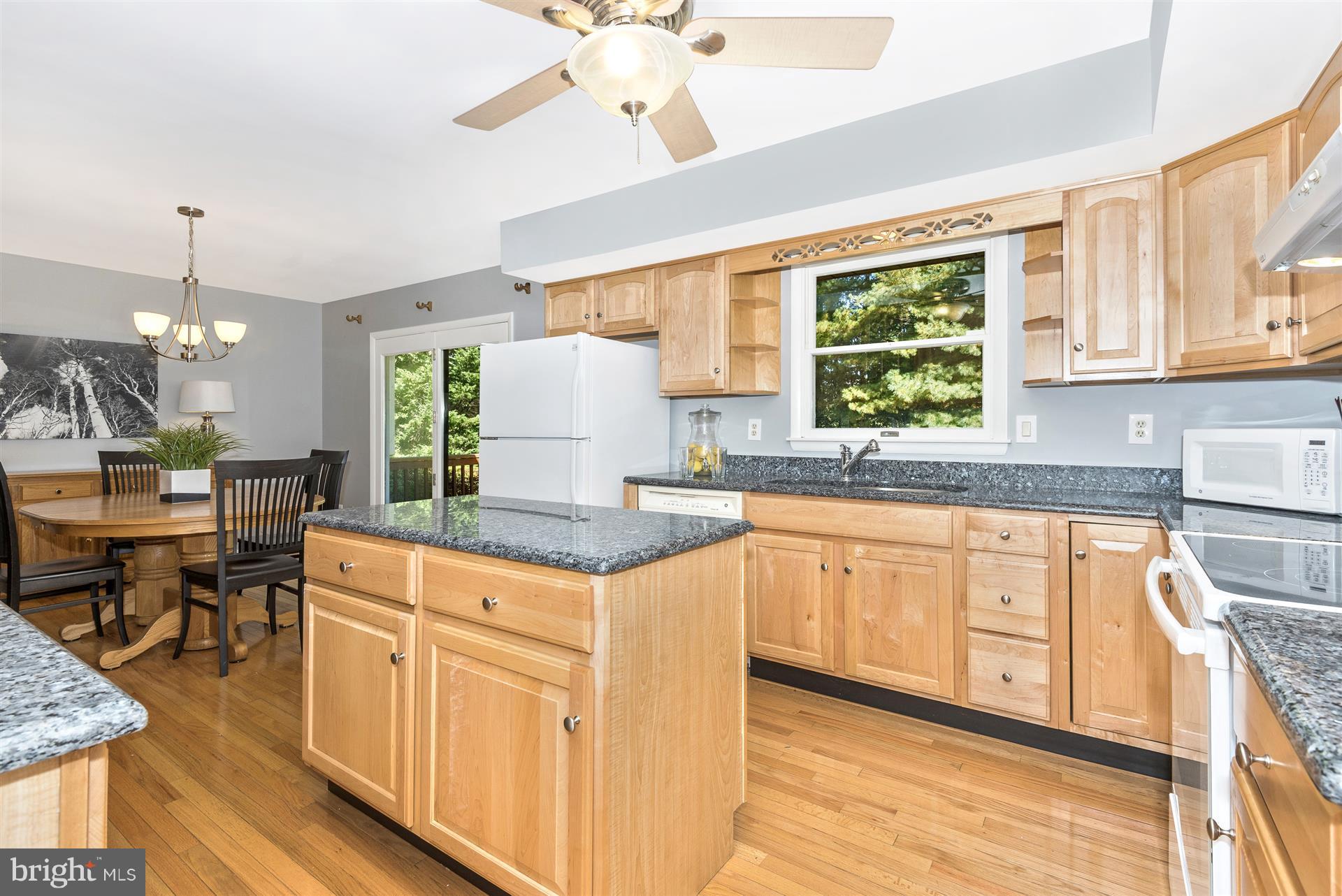 2660 Gilbert Road Mount Airy, MD 21771 - Photo 13 of 30 Kitchen offers lots of Granite Counter Space