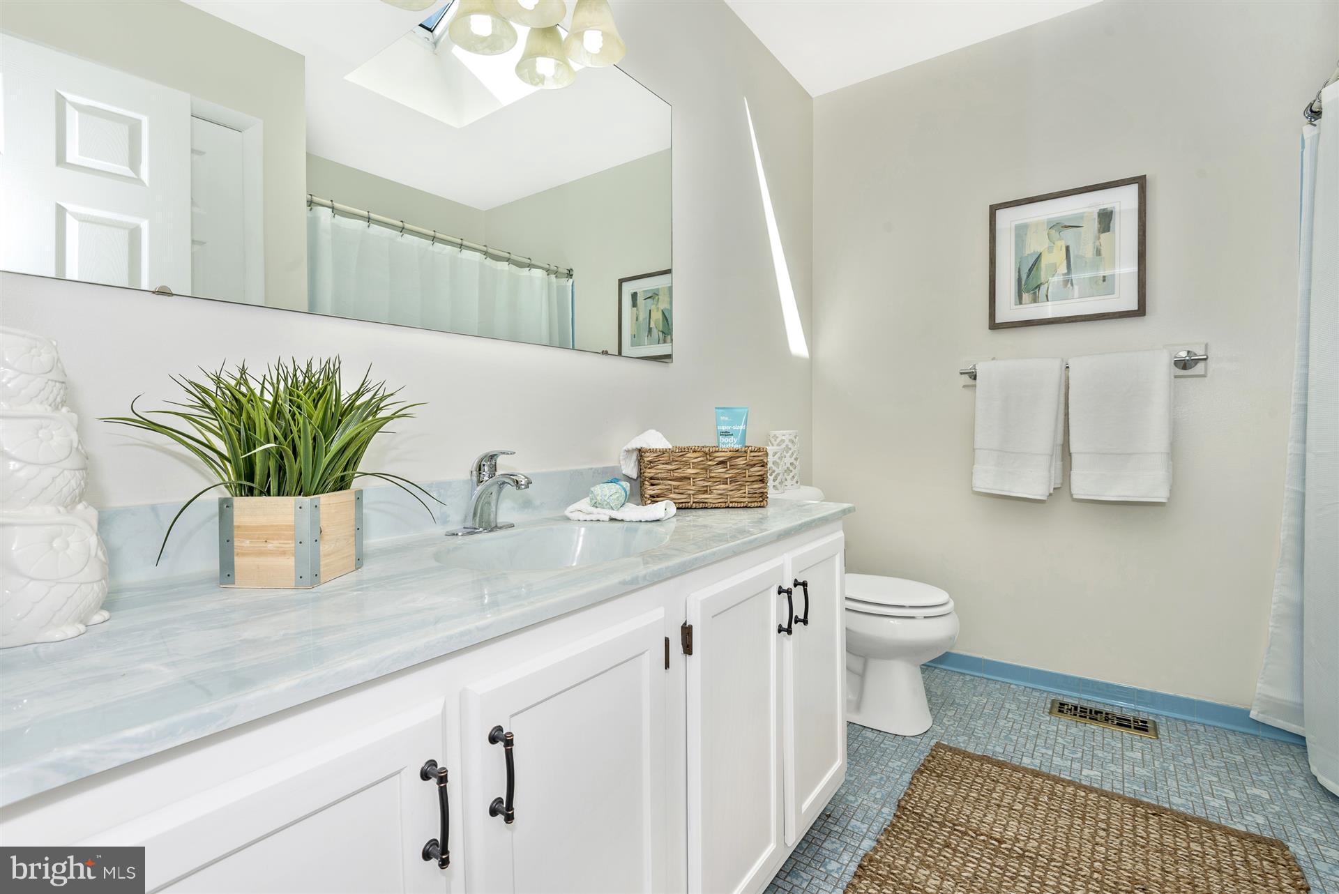 2660 Gilbert Road Mount Airy, MD 21771 - Photo 20 of 30 Large Hall Bath