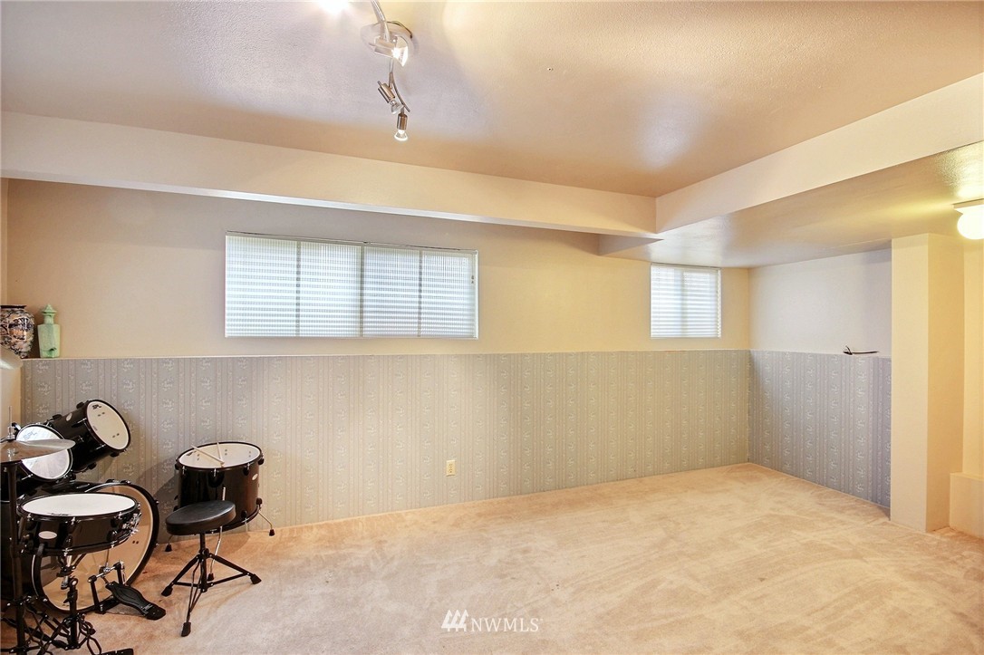 19014 129th Place Southeast Renton, WA 98058 - Photo 14 of 18