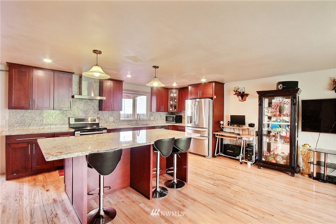 19014 129th Place Southeast Renton, WA 98058 - Photo 3 of 18
