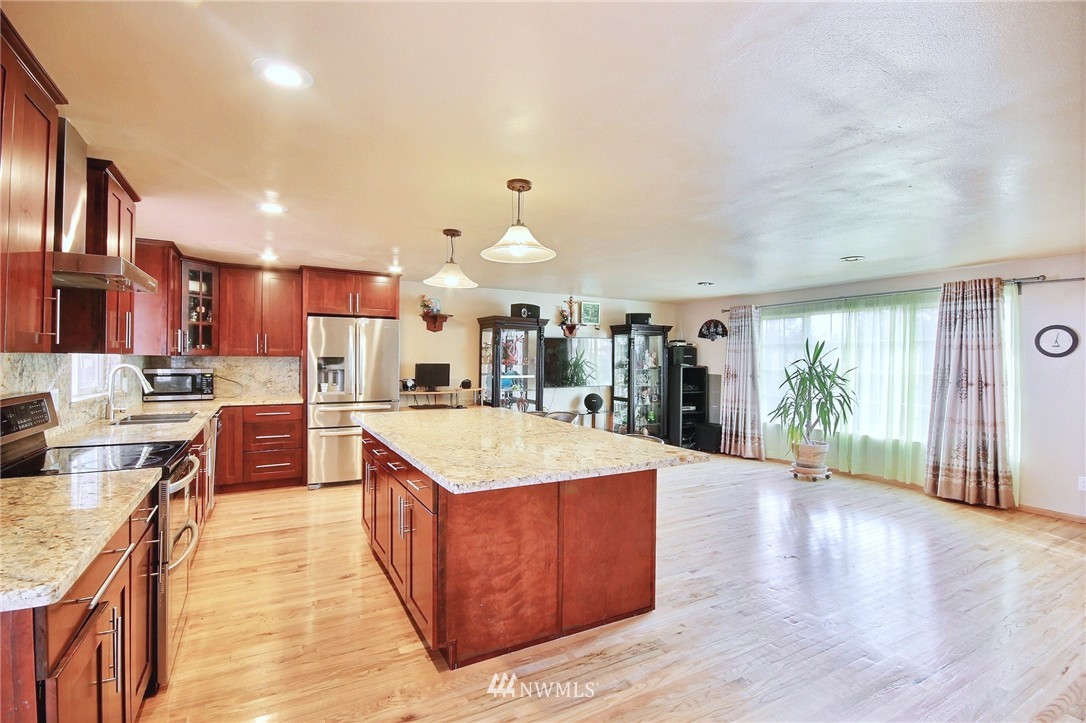 19014 129th Place Southeast Renton, WA 98058 - Photo 4 of 18