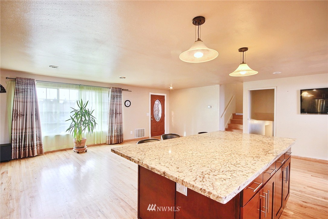 19014 129th Place Southeast Renton, WA 98058 - Photo 6 of 18