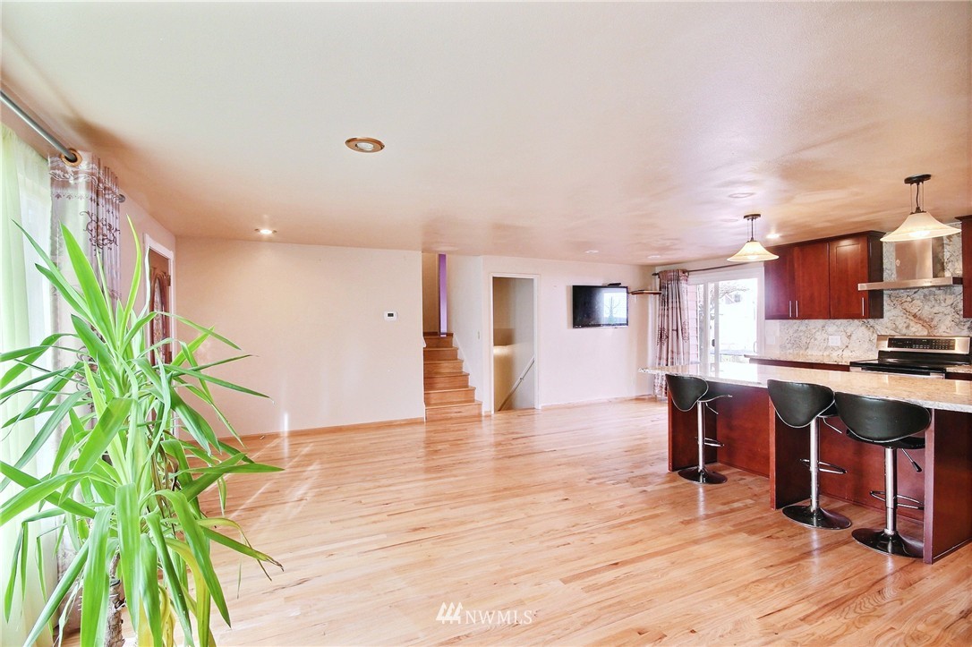 19014 129th Place Southeast Renton, WA 98058 - Photo 7 of 18