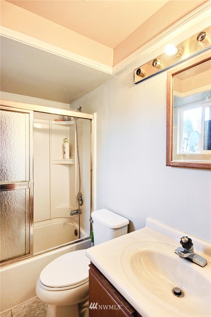 19014 129th Place Southeast Renton, WA 98058 - Photo 8 of 18