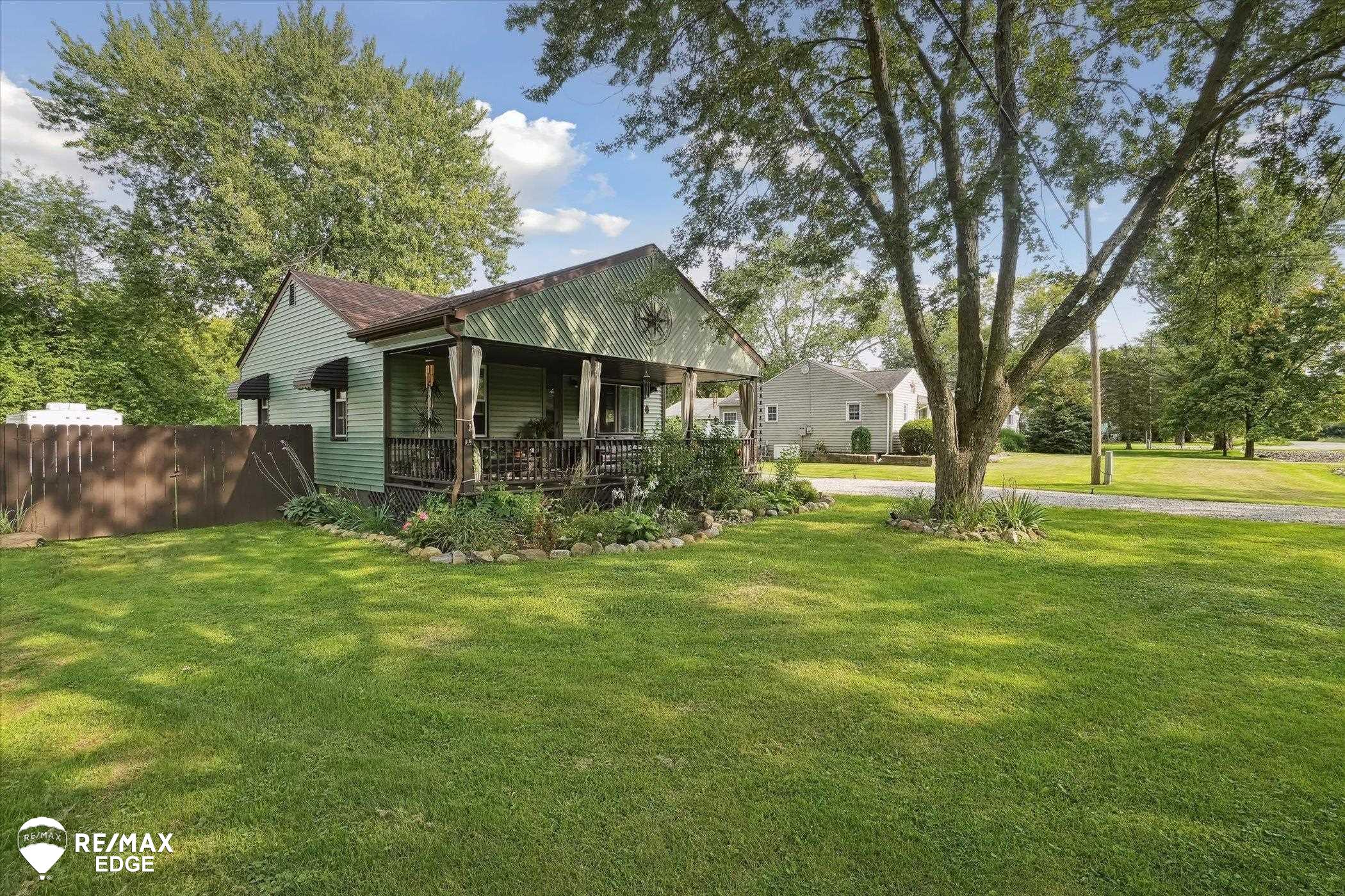 2205 Howe Road Burton, MI 48519 - Photo 28 of 31 50119668-27.JPG