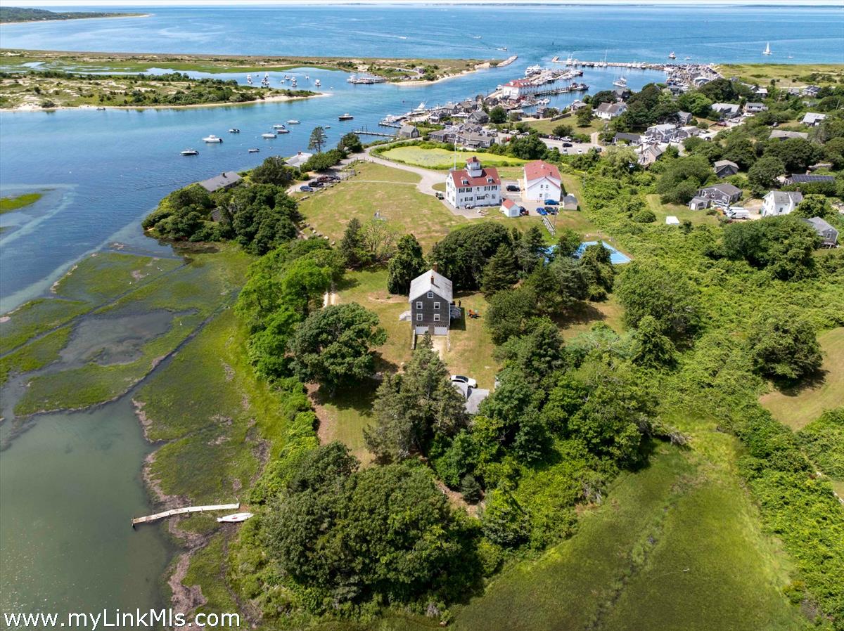 34 Edy's Island Way Chilmark, MA 02535 - Photo 14 of 46