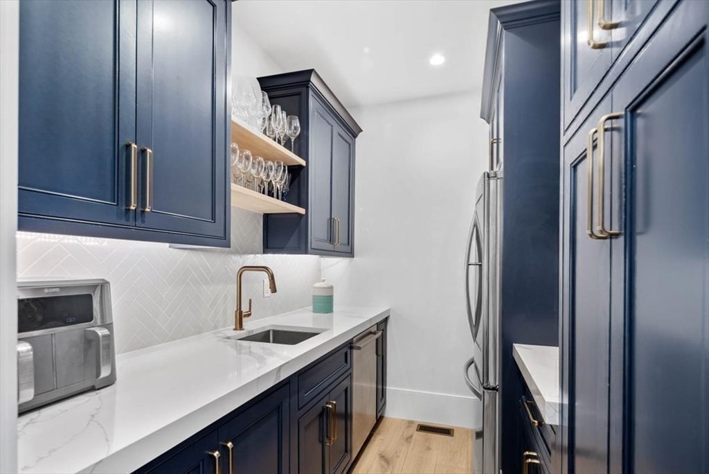 41 Brewster Road Hingham, MA 02043 - Photo 11 of 39 Gallery Image 11