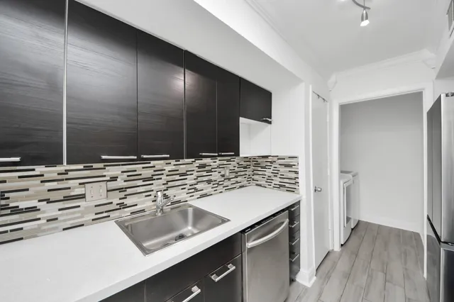 a view of an empty room with a ceiling fan