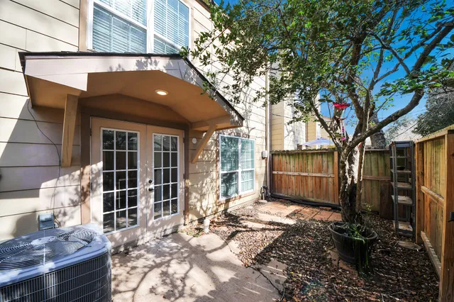 $199,990 | 14209 Briarsage Court, Unit TH15, Houston, TX 77077