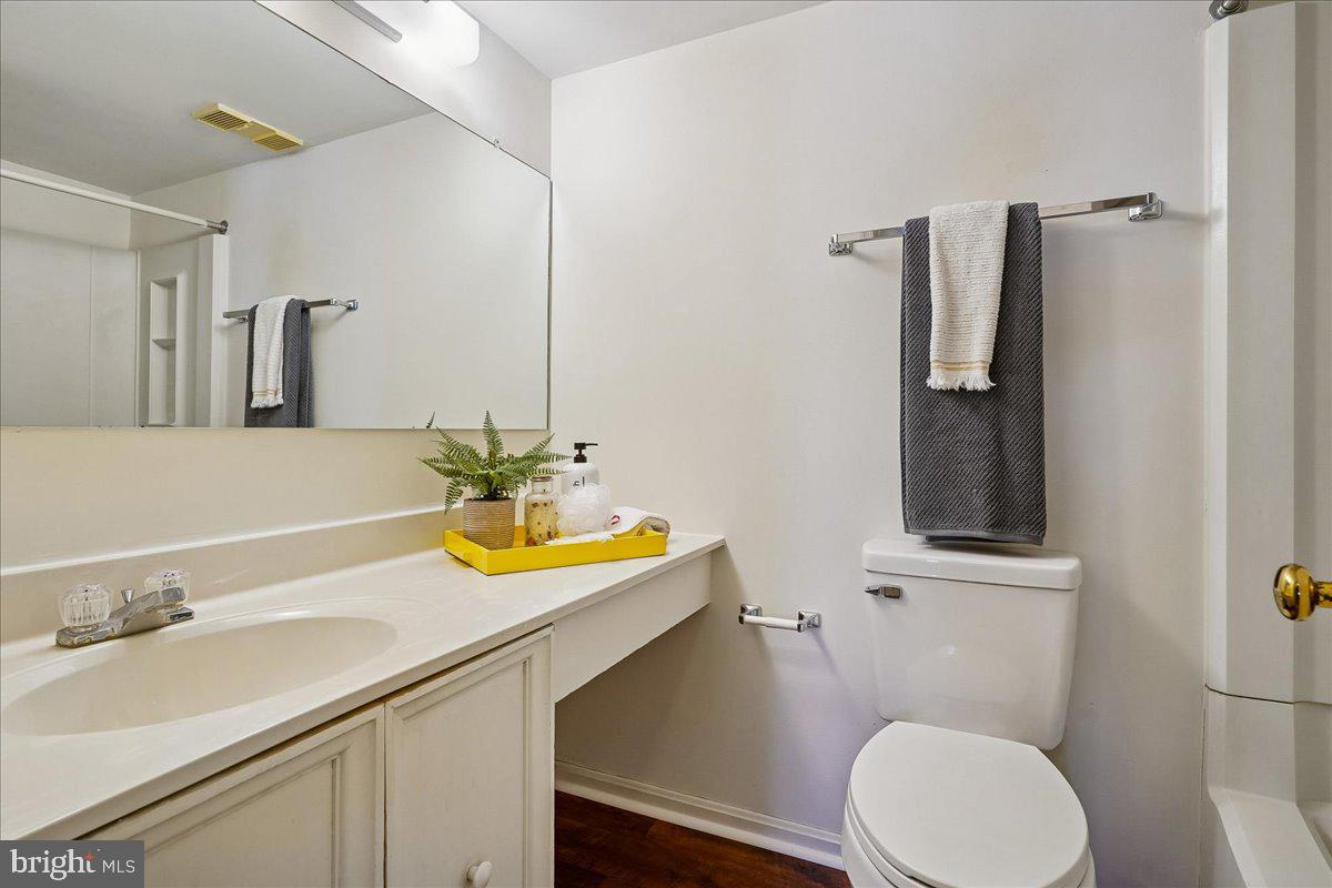 5902 Cove Landing Road, Unit 304 Burke, VA 22015 - Photo 23 of 59