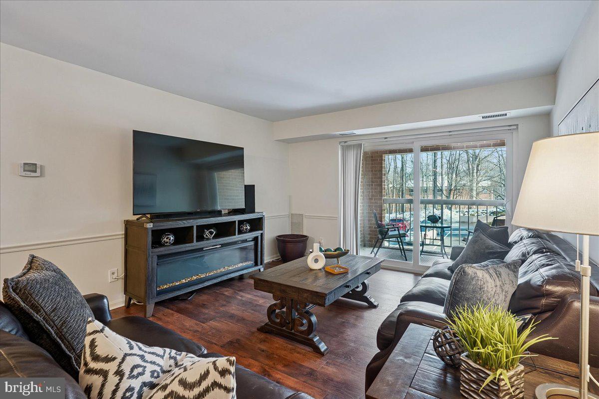 5902 Cove Landing Road, Unit 304 Burke, VA 22015 - Photo 9 of 59