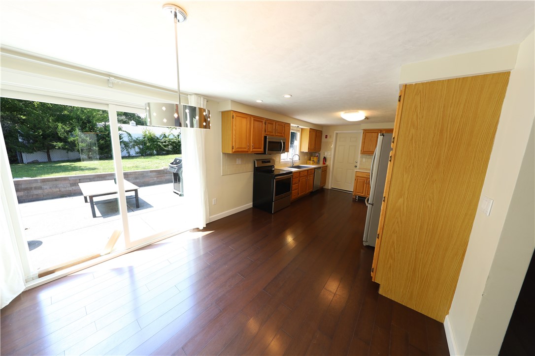 43 Phillips Road East Greenwich, RI 02818 - Photo 2 of 22