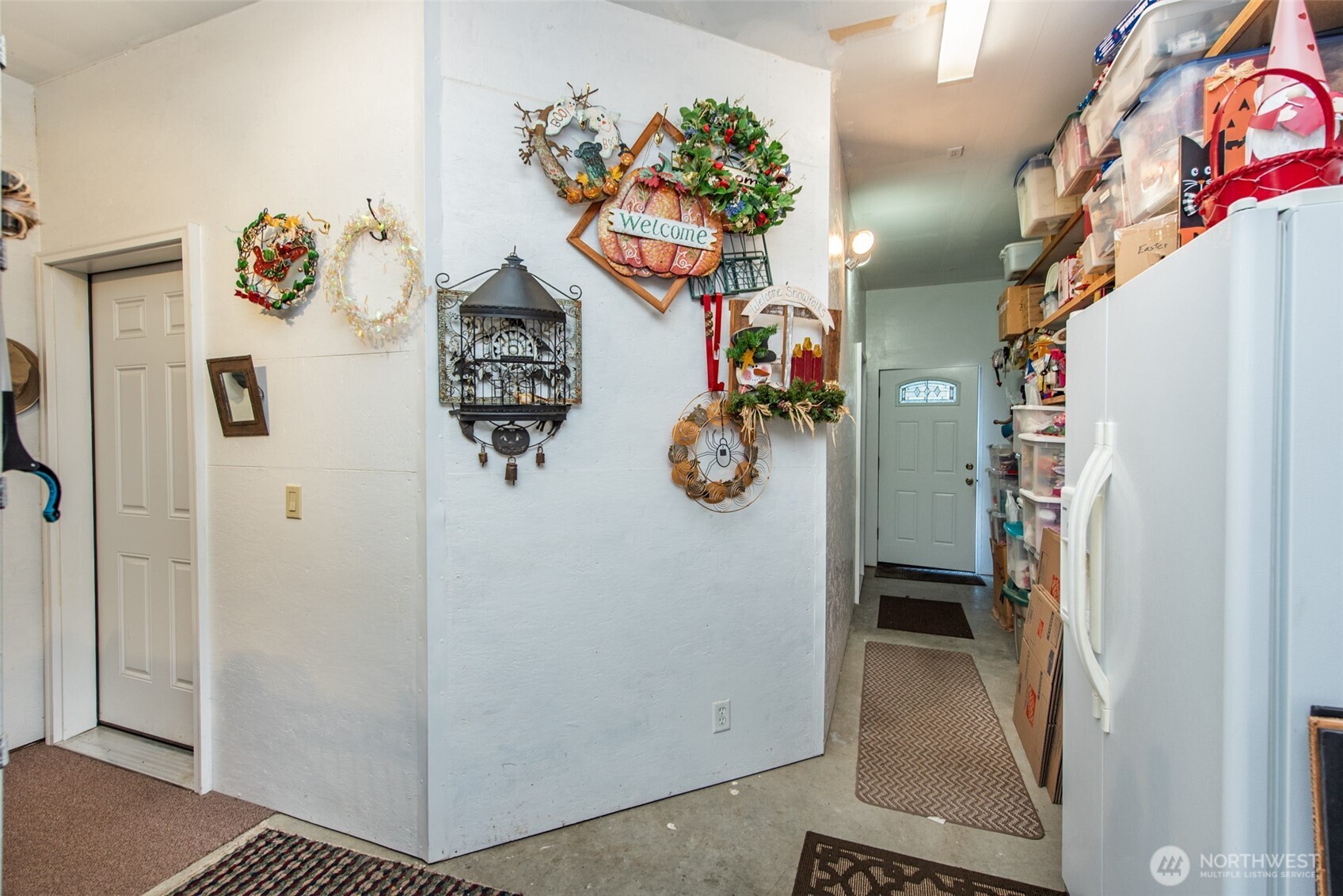 72 West Quail Lane Sequim, WA 98382 - Photo 17 of 29 a view of entryway