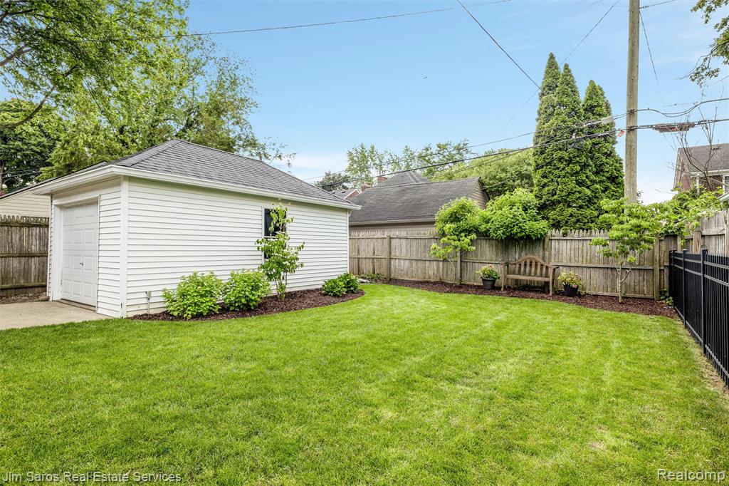 219 McMillan Road Grosse Pointe Farms, MI 48236 - Photo 21 of 25