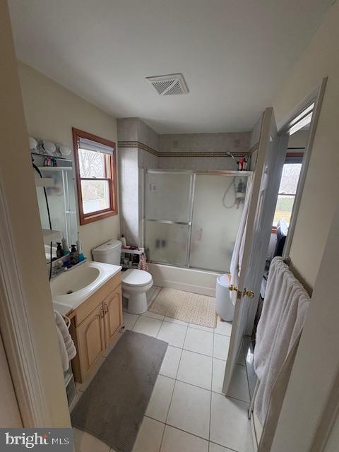 219 Connor Street Norristown, PA 19401 - Photo 31 of 38 a spacious bathroom with a bathtub sink and toilet