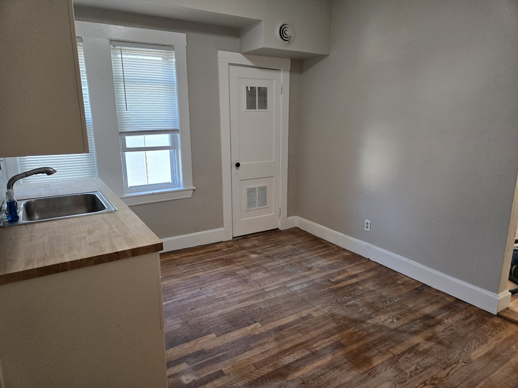 654 Metropolitan Avenue, Unit 4 Boston, MA 02136 - Photo 4 of 16 an empty room with a sink