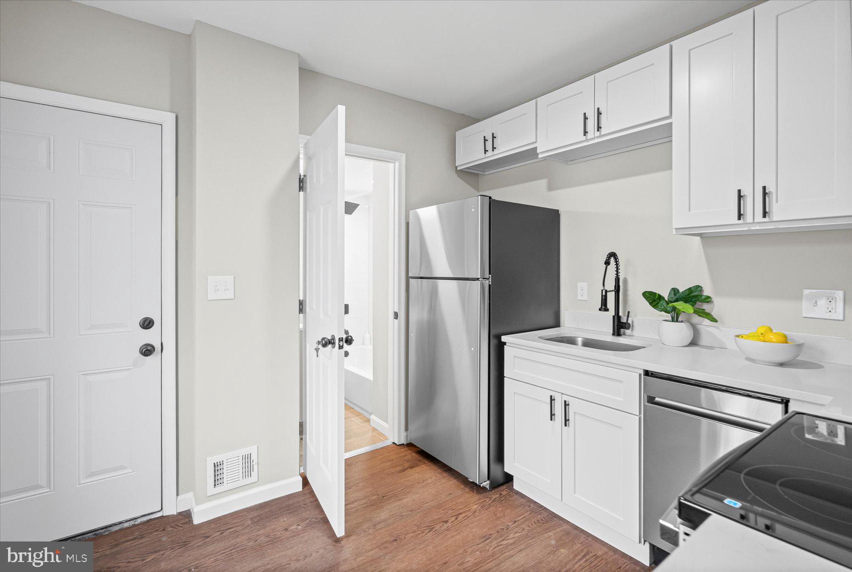 178 Collins Avenue Baltimore, MD 21229 - Photo 18 of 33