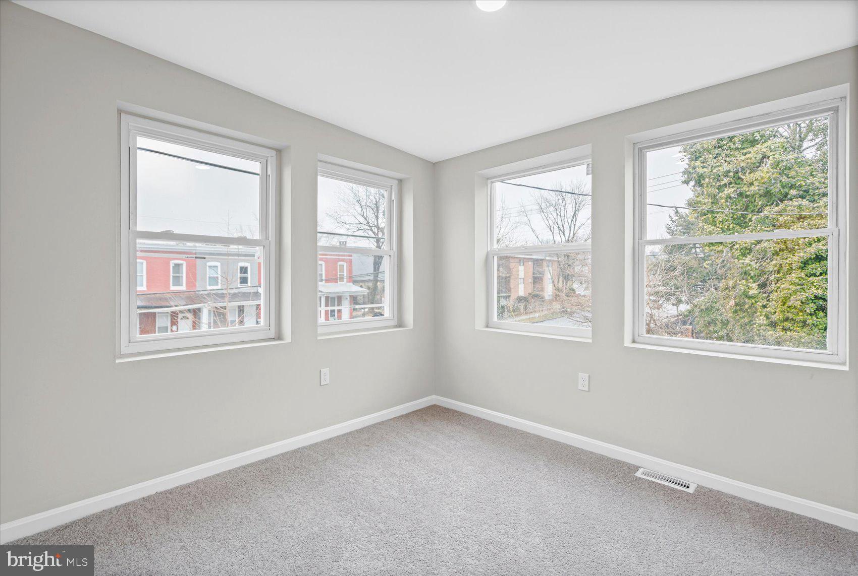 178 Collins Avenue Baltimore, MD 21229 - Photo 31 of 33