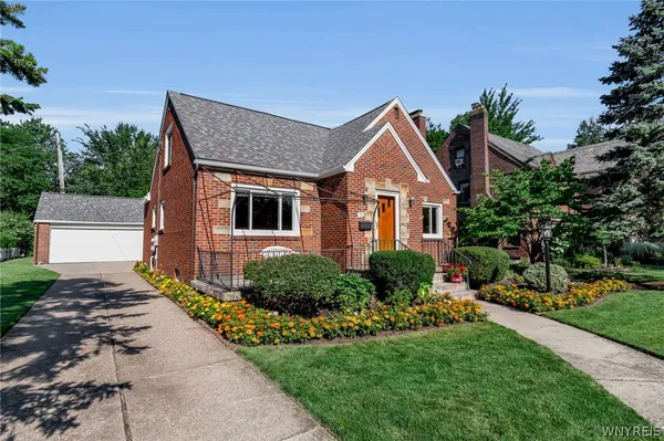 $394,900 | 24 Wilshire Road, Tonawanda, NY 14217