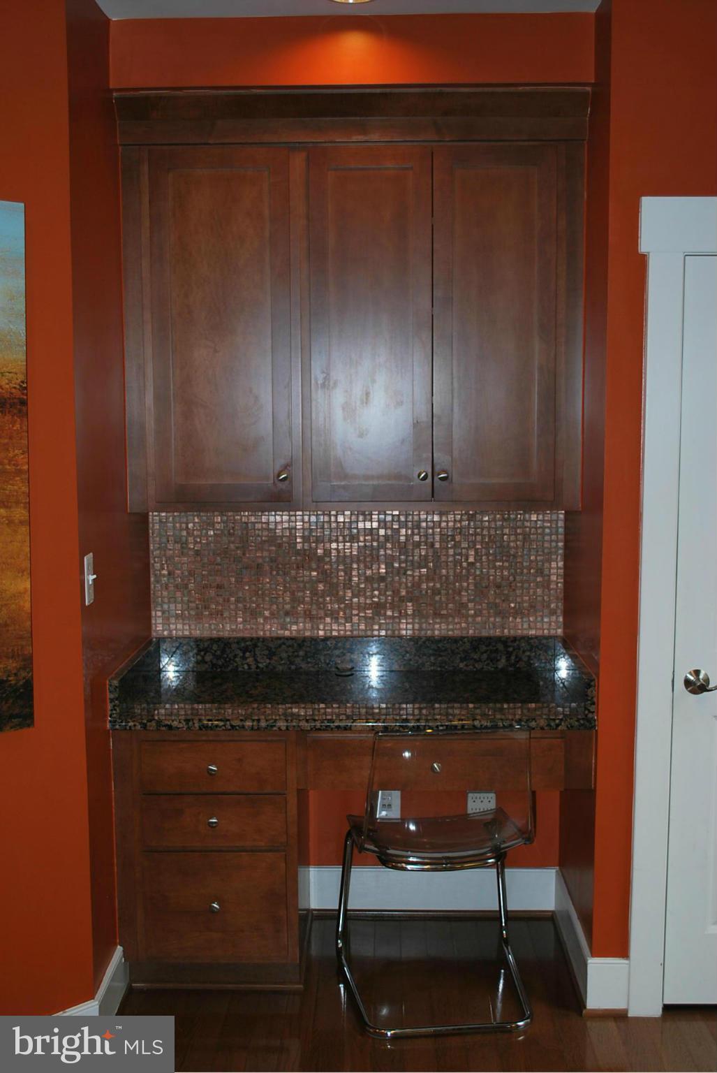 2726 Cassedy Street Silver Spring, MD 20910 - Photo 14 of 29 Desk