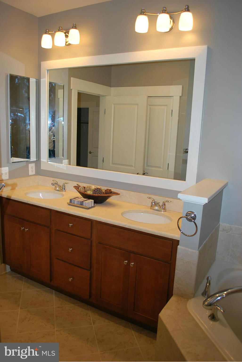 2726 Cassedy Street Silver Spring, MD 20910 - Photo 17 of 29 Bath (Master)