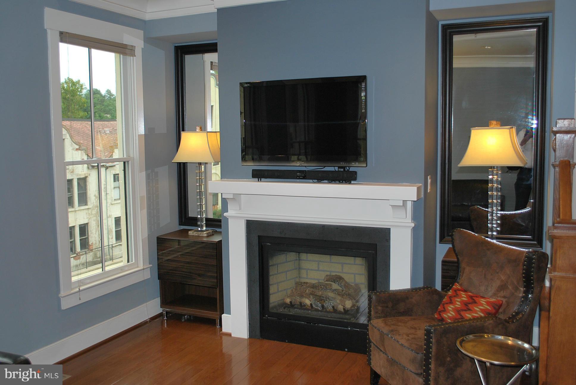 2726 Cassedy Street Silver Spring, MD 20910 - Photo 7 of 29 Living Room