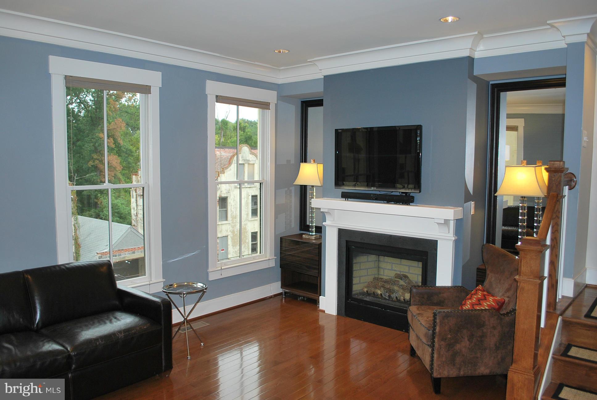 2726 Cassedy Street Silver Spring, MD 20910 - Photo 9 of 29 Living Room