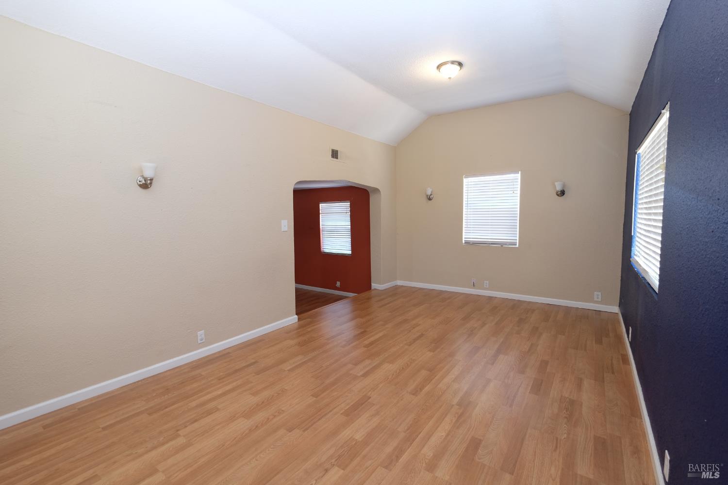 843 Benicia Road Vallejo, CA 94591 - Photo 4 of 22 Gallery Image 4