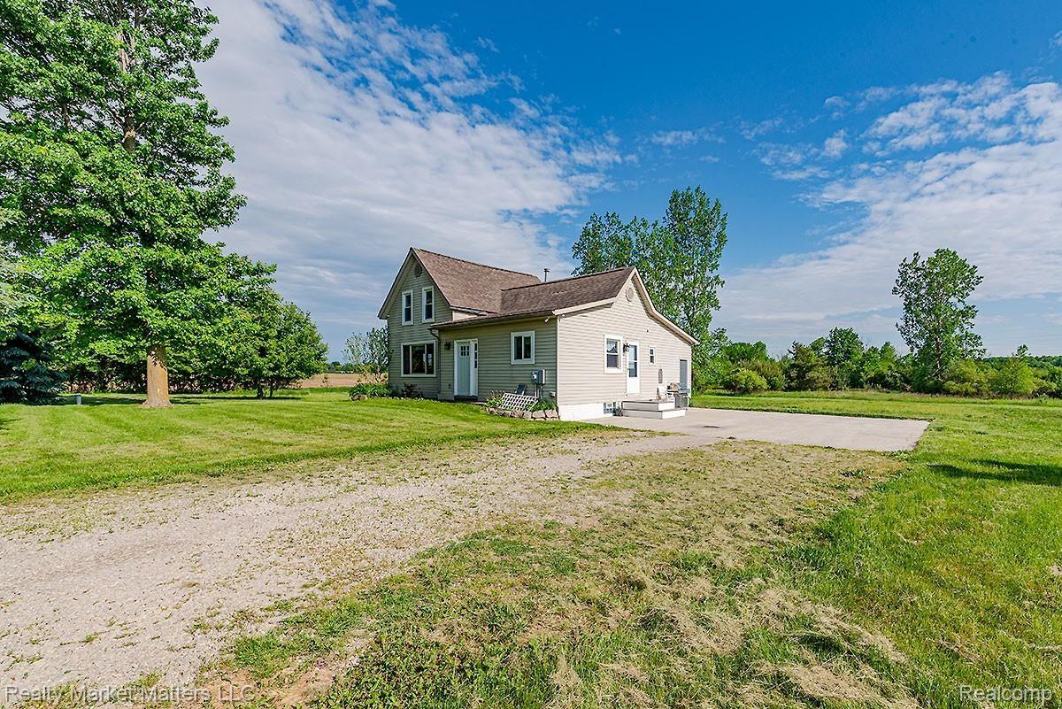 11759 Jeddo Road Yale, MI 48097 - Photo 7 of 66 11759-Jeddo-Rd,-Yale-08.jpg