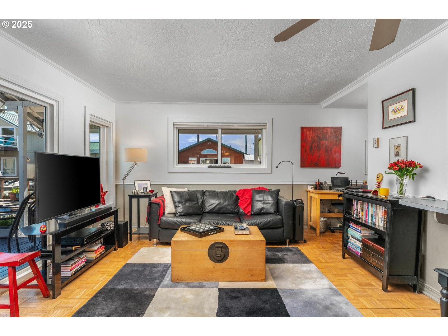 535 Northeast Bridgeton Road, Unit 5 Portland, OR 97211 - Photo 11 of 26 Living Room