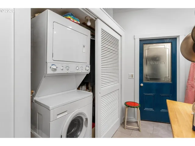 $179,900 | 535 Northeast Bridgeton Road, Unit 5, Portland, OR 97211