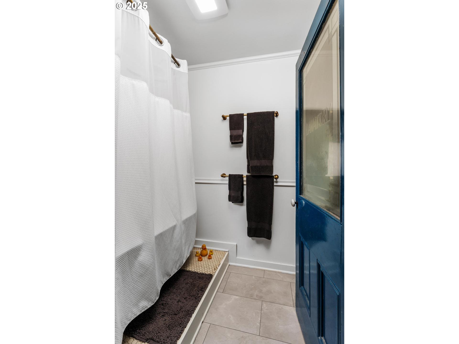 535 Northeast Bridgeton Road, Unit 5 Portland, OR 97211 - Photo 17 of 26 Bathroom