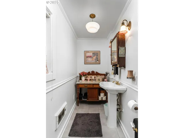 $179,900 | 535 Northeast Bridgeton Road, Unit 5, Portland, OR 97211