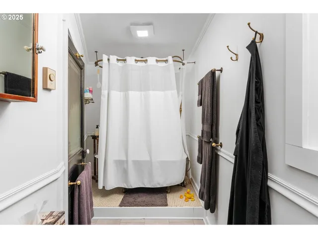 $179,900 | 535 Northeast Bridgeton Road, Unit 5, Portland, OR 97211