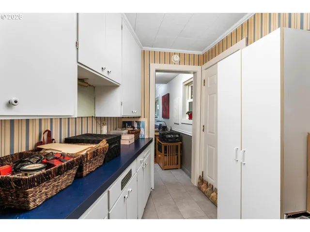 $179,900 | 535 Northeast Bridgeton Road, Unit 5, Portland, OR 97211